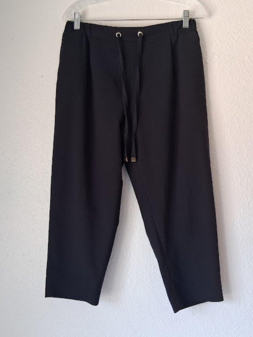 Calvin Klein women's size M navy blue pull on capri pants